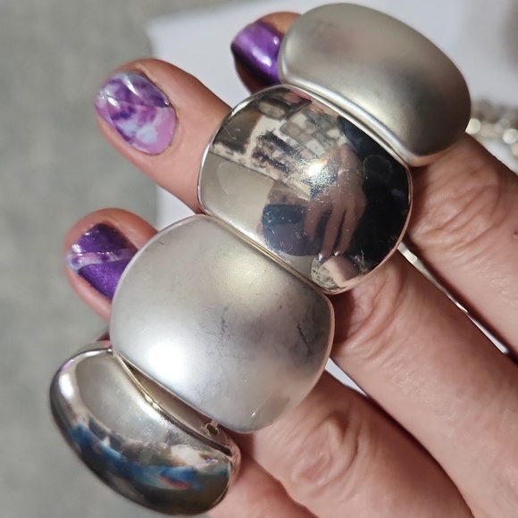 Fun silvertoned plastic fadhion bracelets vintage - Picture 2 of 3